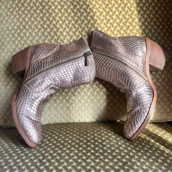 Marco Delli Women's Chenoa Bronze Leather Floral Embroidery Ankle Boots NEW - Picture 13 of 16